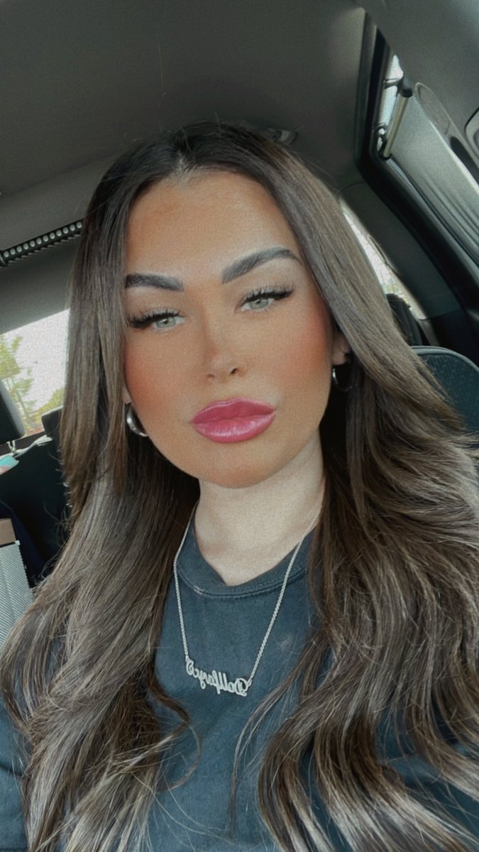 Hi my name is Hilary (dollfayce on ig) &amp; I’m a stylist located in south Texas. I am currently accepting new clients &amp; the link to book is located in my bio. Feel free to like or re-tweet to help me spread the word. 🫶🏼