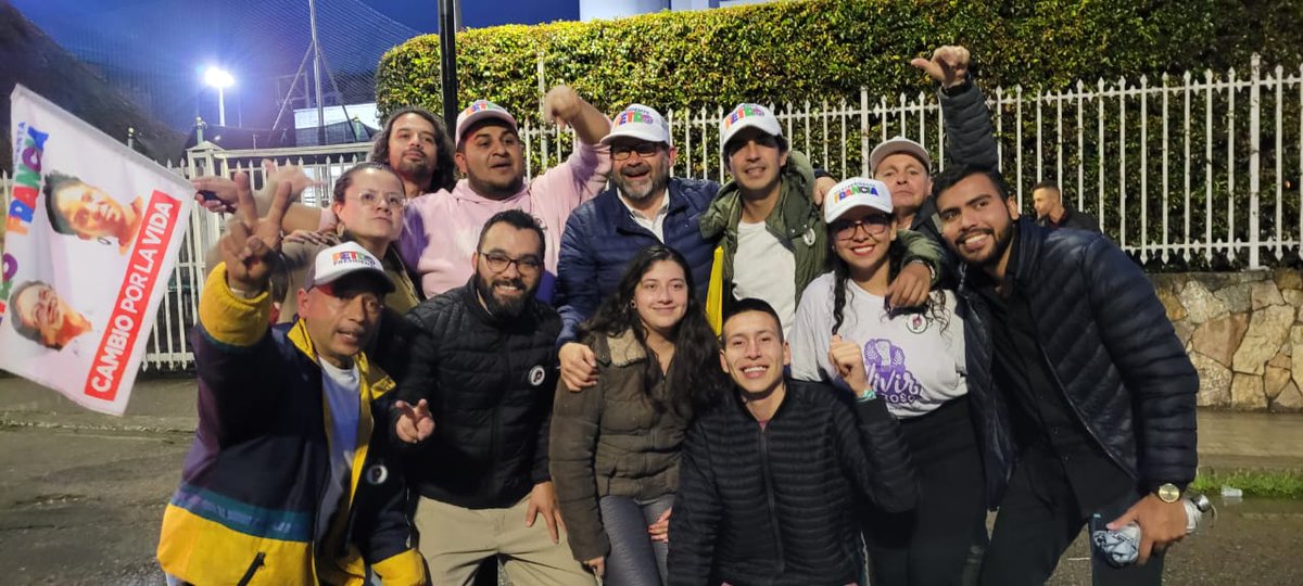 MIsabelMantilla's tweet photo. Ayer sin duda fue el mejor día para quienes luchamos por un país para vivir sabroso, un país digno 💜💛 
Ven-Seremos poder popular
🔥💚💜💛 
@FranciaMarquezM 
@petrogustavo 
@MujeresPolo
@jhoneddison 
@PamplonaPopular https://t.co/q0uwiMzsfn