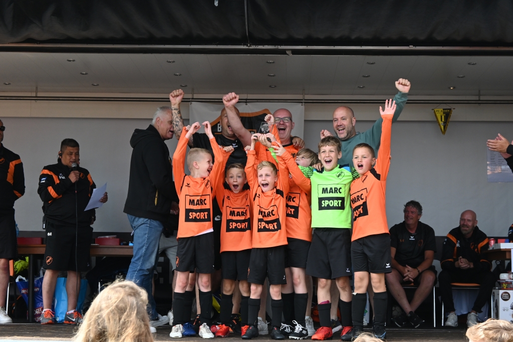 2brudercup's tweet photo. De nieuwe datum voor de 2 Brüder Cup 2023 is bekend: zaterdag 17 en zondag 18 juni 2023. Je kunt je via de site alweer aanmelden: https://t.co/9nmdRdschK https://t.co/g0Ic0YTXMp
