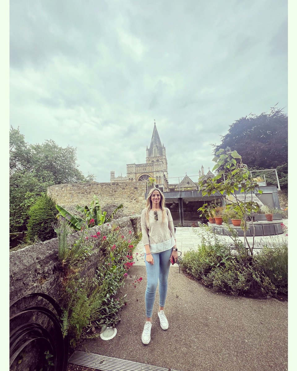 #OxfordUniversity #CorpusChristiCollege There is evidence of teaching as early as 1096, making it the oldest university in the English-speaking world and the world's second-oldest university in continuous operation. #unitedkingdom 🇬🇧 Where I was happy ♥️ #RedLipsAlways 💋💄