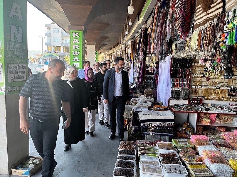 akkadinsiirt's tweet photo. Genel merkez Sosyal Politikalar Başkan yardımcısı Sn Tuba Köksal, Bölge koordinatörü Yener Caner Işık, Genel Merkez Kadın Kolları MKYK üyesi Sn Betül Gürlük,il Başkanlığımızı ziyaret sonrası Belde esnafımıza ziyarette bulunduk.
@aysekesir @AKKADINGM @bgurluk @tubakoksal_ https://t.co/IDXbVNY7ok