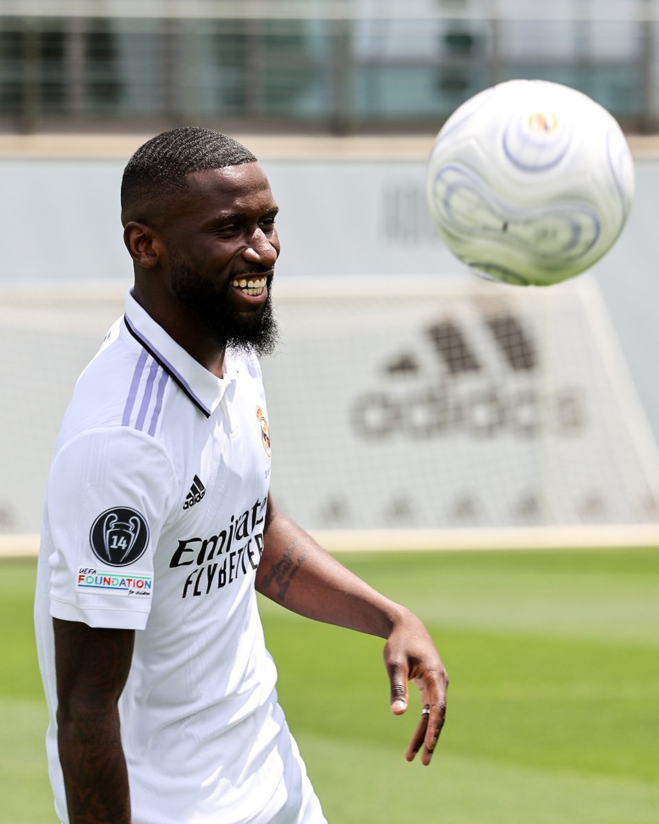 realmadrid's tweet photo. 😁 ¡Felicidad!
@ToniRuediger | #WelcomeRüdiger https://t.co/osX68WNtxk