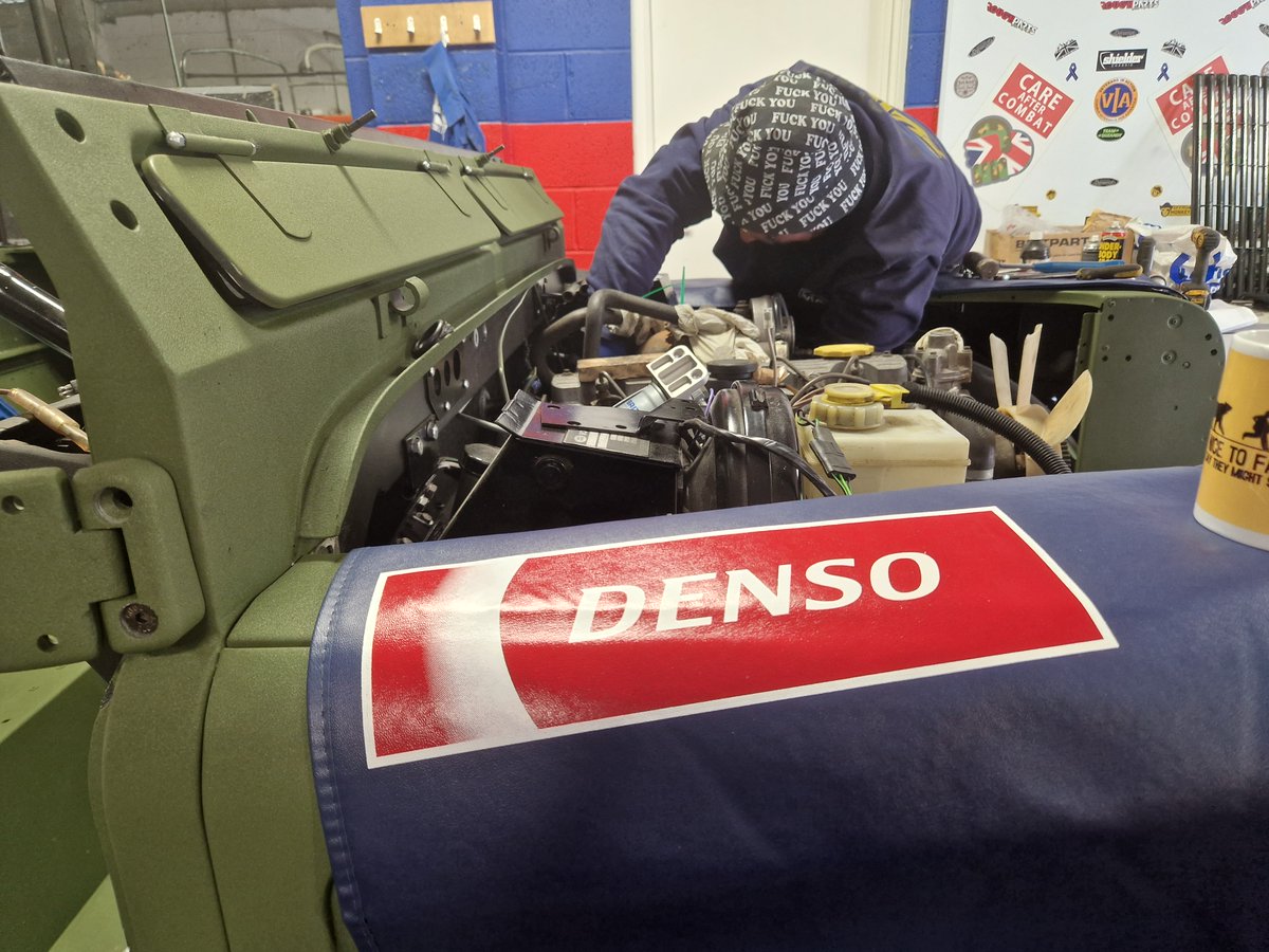 viacharity's tweet image. And so the painting begins of our Defender 90 with the primer coat being done, we will show the final coat later today
To have a chance of winning this vehicle, follow the link  via.charityhive.co.uk
@tim_boughton @fosgoodwood @jamesdeeganMC @exSASChrisRyan @BearGrylls