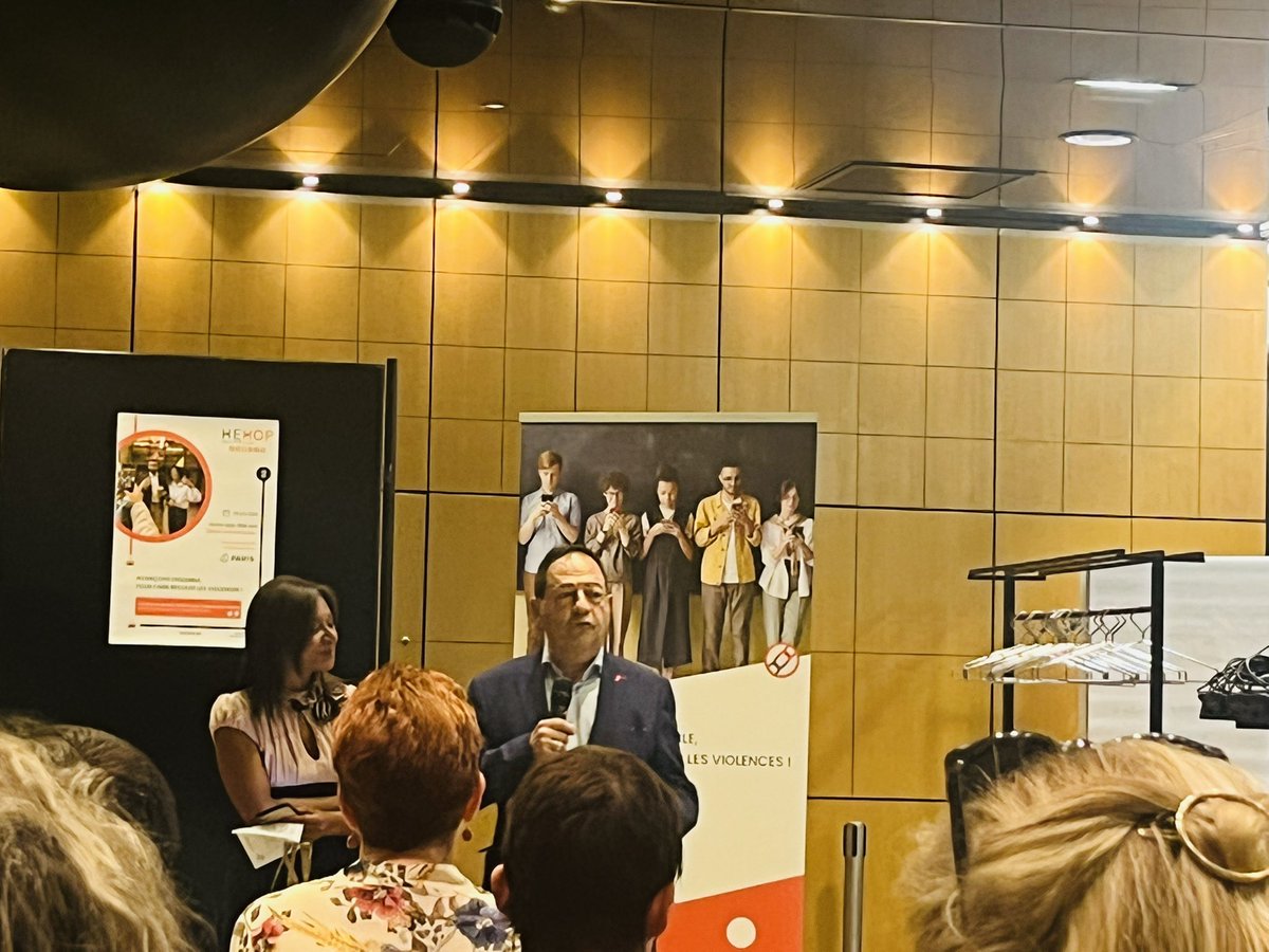 Et c’est parti pour la soirée d’anniversaire de <a href="/_HeHop/">HeHop</a> ! 2 ans déjà que l’appli 📲 a été lancée pour sécuriser les preuve de violence faites aux #Femmes 🚺 Prises de parole de <a href="/SandyBeky/">Sandy Beky #WoGiTech</a> présidente de HeHop et <a href="/JeanLucRomero/">Jean-Luc Romero-Michel</a> adjoint à <a href="/ParisMaVille_/">ParisMaVille</a> #HeHop2BDay #Blockchain4Good