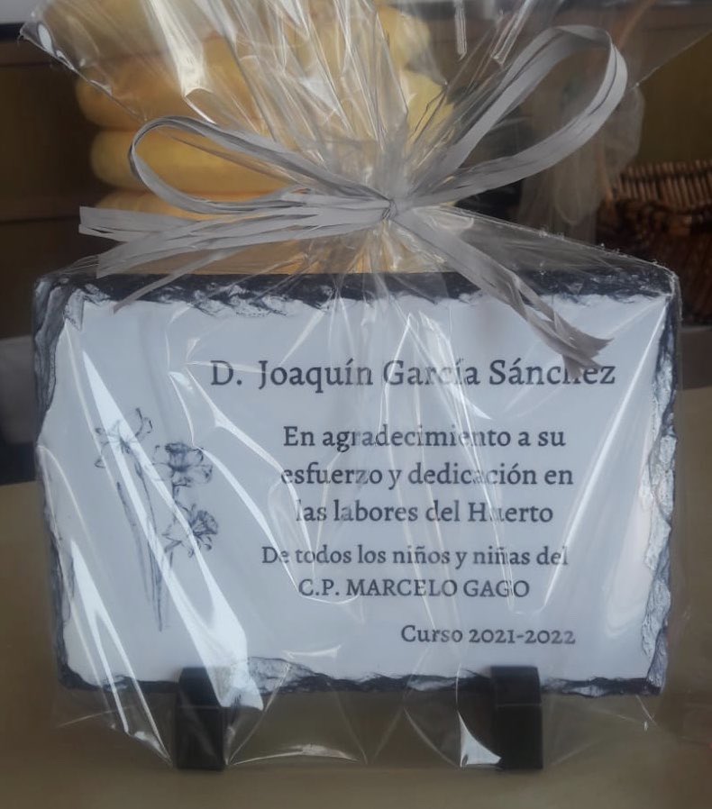 FAMILIAS QUE SUMAN
FAMILIAS QUE HACEN COLEGIO

El viernes quisimos agradecer a la AFA del colegio y a Joaquín, el abuelo de Omar y Julia, todo el trabajo, compromiso y dedicación que han demostrado este curso con nuestro cole.
Muchísimas gracias por toda vuestra ayuda <a href="/Educastur/">Consejería de Educación</a>