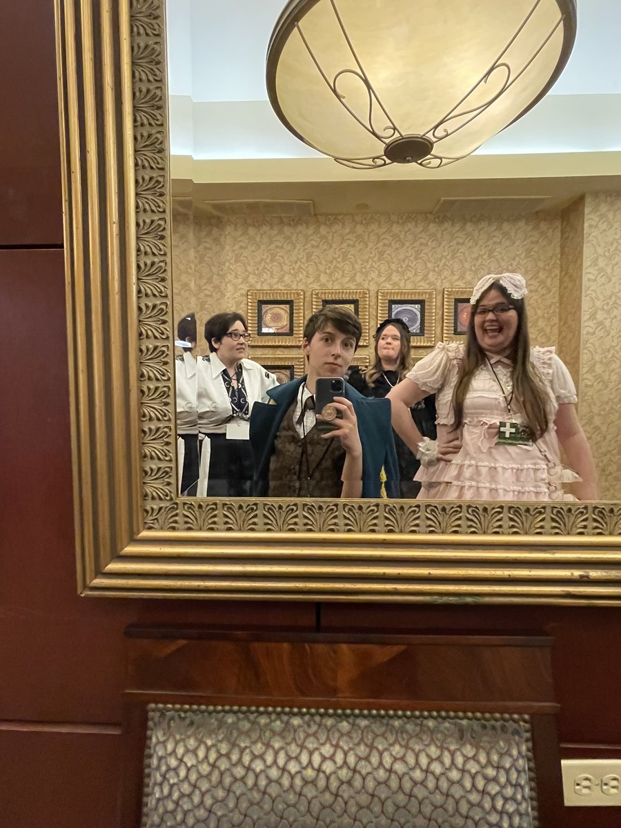 MintApocalypse's tweet photo. #cosplacon 2022 was amazing as usual! Told here through 4 unrelated cryptic images. https://t.co/PisQwfADvC