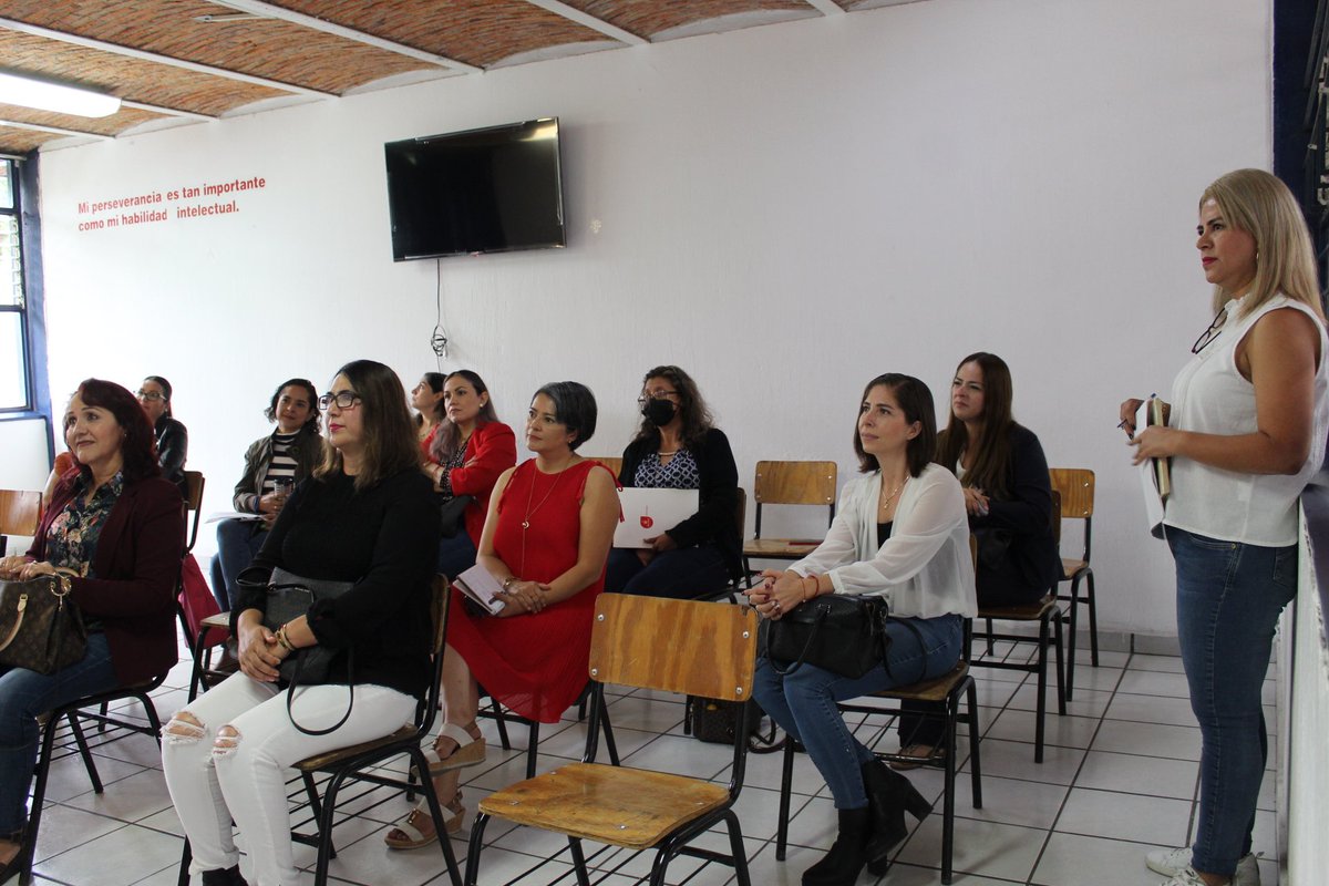 wenmunoz's tweet photo. Iniciamos las jornadas para el proceso de cambios en funciones directivas y de supervisión del sosteniendo estatal. Muchas gracias a @GeorginaCamber1 Directora General de Preescolar y Rosa Merchant, Secretaria de Trabajos y Conflictos de Preescolar.
¡Mucha suerte en el proceso! https://t.co/Jr16QTKJrj