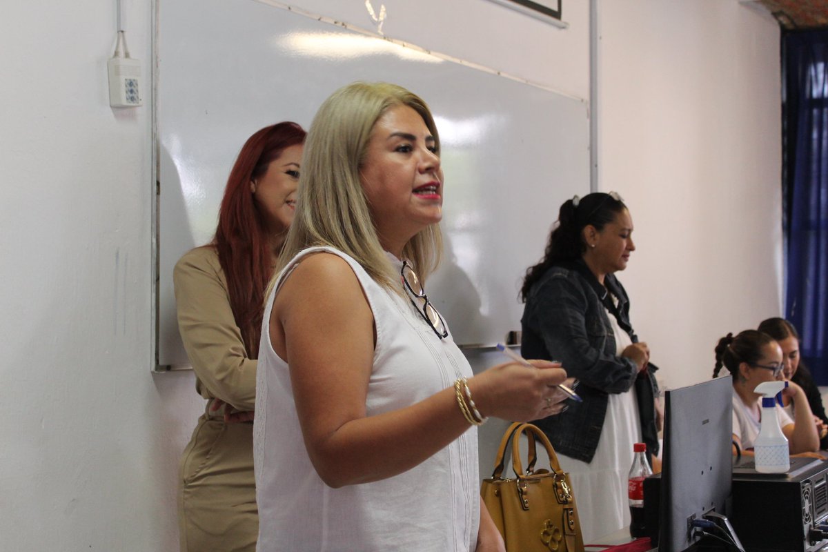 wenmunoz's tweet photo. Iniciamos las jornadas para el proceso de cambios en funciones directivas y de supervisión del sosteniendo estatal. Muchas gracias a @GeorginaCamber1 Directora General de Preescolar y Rosa Merchant, Secretaria de Trabajos y Conflictos de Preescolar.
¡Mucha suerte en el proceso! https://t.co/Jr16QTKJrj