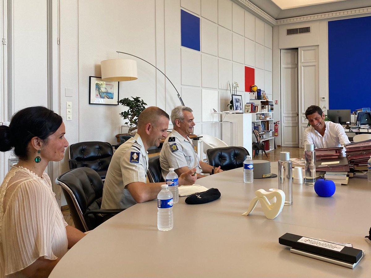 davidlisnard's tweet photo. Réunion stimulante et instructive avec le cœur de la « task force simplification » (sous l’autorité du général de division Marc Ollier) de l’Armée de Terre. Échanges méthodologiques et retours d’expériences croisés pour trouver les moyens de redonner du sens et de la performance. https://t.co/2TcYSYEp2T
