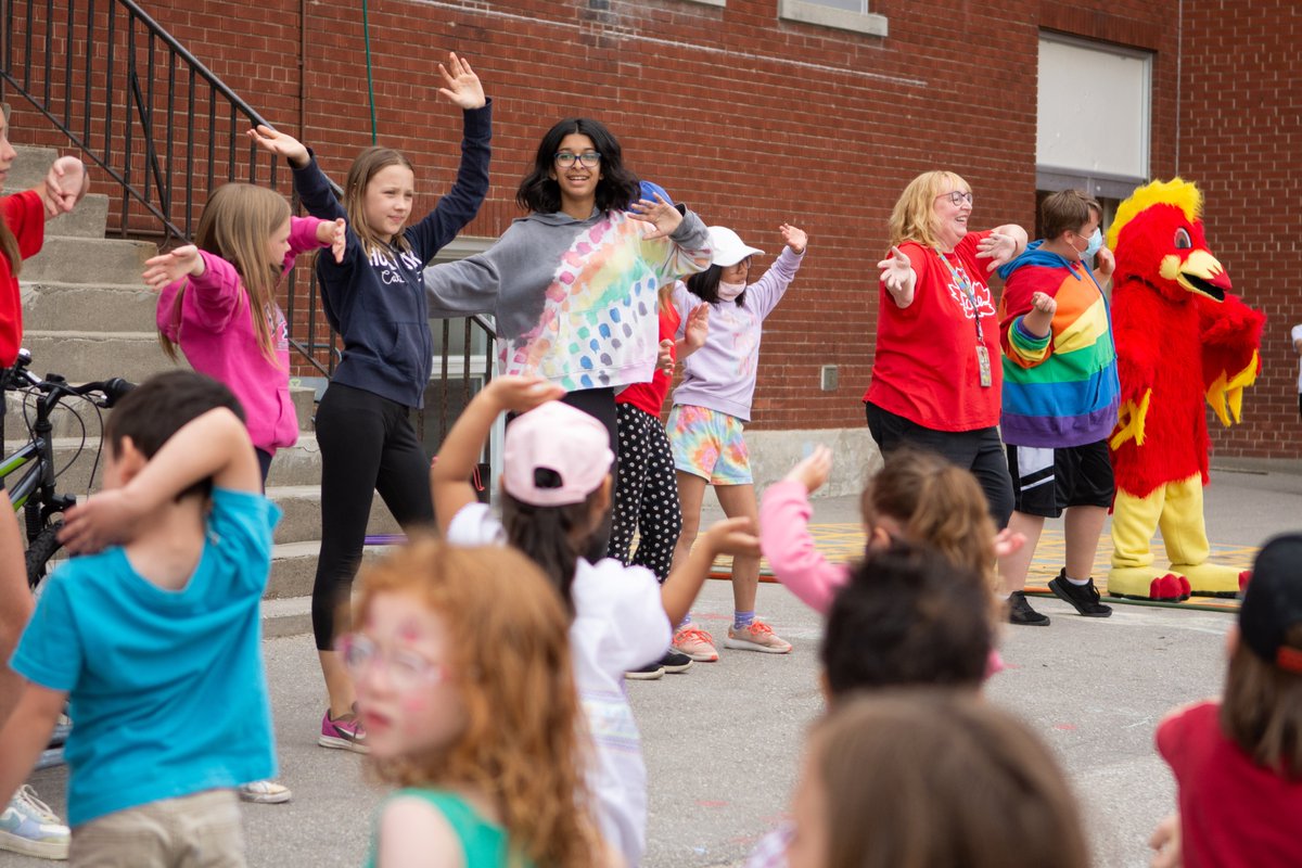 wrdsb's tweet photo. What a fantastic morning for our moment of movement! Thank you to all the schools, students, staff, volunteers and community partners for dancing and moving with us.
The #LetsMoveWRDSB wellness break was huge success, and it was such a joy to see the smiles on so many faces. π https://t.co/ykBBO03f8Y