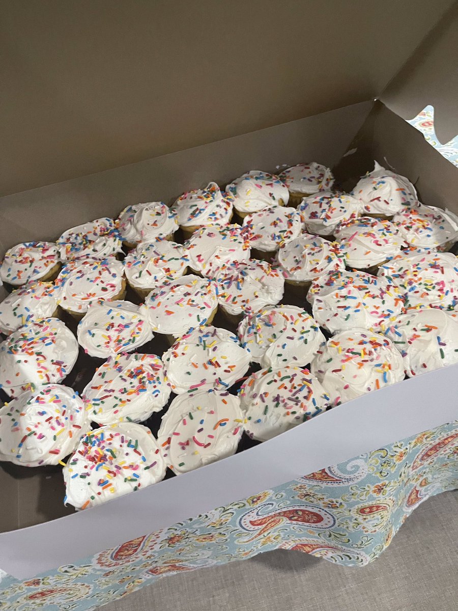 ilovehiring's tweet photo. Celebrating our Team Leads at 1008 for all their Hard work and Contributions!!! Thank you for all you do each day!!!! @ronygarcia79 @necholepak #worksomewhereyoulove🎯❤️🎉 https://t.co/D9Y9EDaoDL