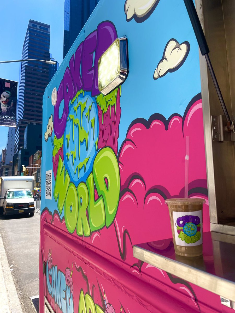 ClareMaguire's tweet photo. We out here 📍 Times Square

Come get your coffees, it's free! 🍰🌎

@CakedWorld @CakedApes @foodmasku @CakeNygard 

#TimesSquare #CakedWorld https://t.co/zYR3XHQLl2