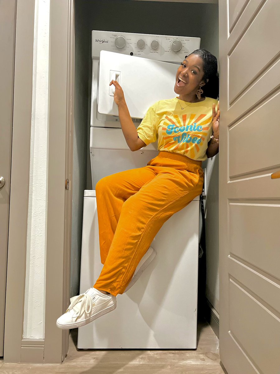 LiveTheIcon's tweet photo. ICONIC days start with fresh laundry😎👚🫧

Kiss community washers goodbye when you sign your lease here at the Icon, where all of our units have full-size washer and dryers included 💋🧼

#uh #tsu #htx #ICONICvibes #studenthousing #uhhousing #tsuhousing #premiumstudentliving https://t.co/TZQtcPnJ60