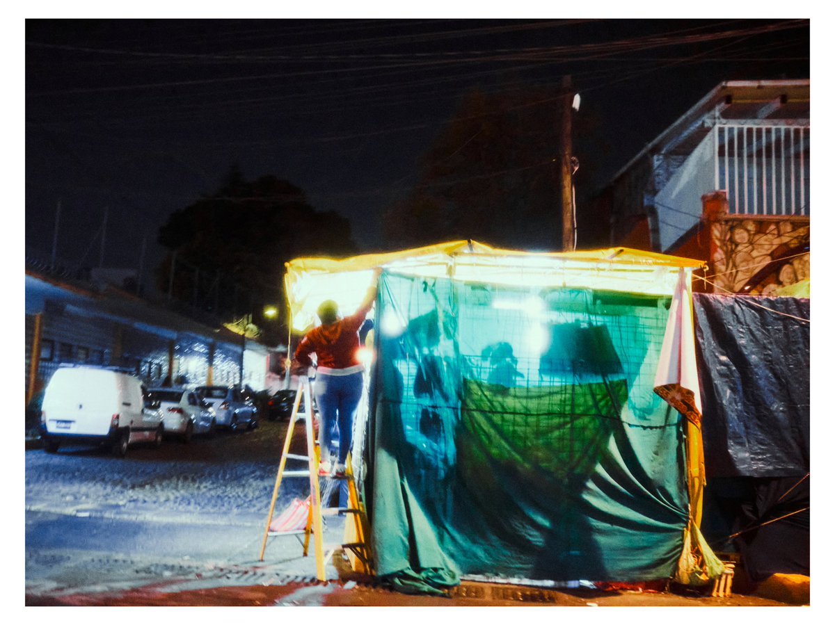 amateobandido's tweet photo. Does it look like Cinestill 800T? Except for the first one, of course.
#streetphotography #photography #35mm #filmtexture #x100f https://t.co/fXQVcLrC3s