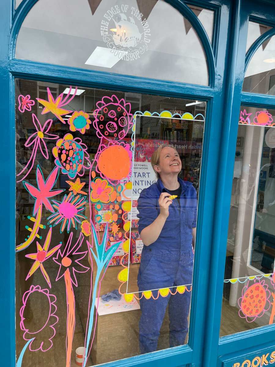 booksbybluebird's tweet image. Happy #IndieBookshopWeek! To celebrate, this weekend @Epowellstudio and @Dr_Sarah_Moore created this absolutely gorgeous window display at Edge of the World Bookshop in Penzance. Their debut book, the brilliant creative handbook START PAINTING NOW, is out this Thursday. 🎨 📚