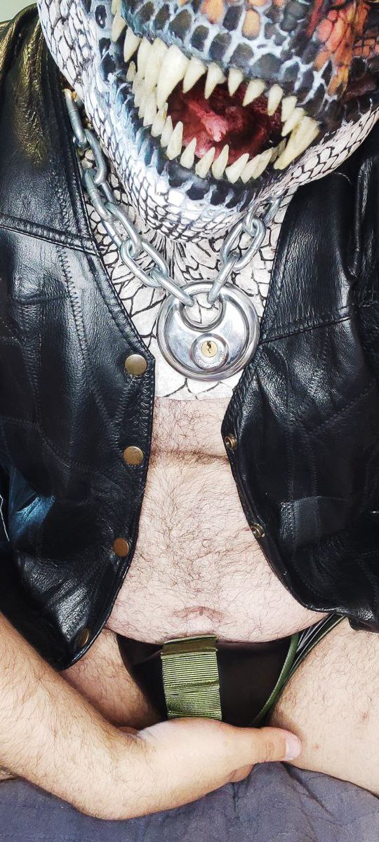 MakoMasked's tweet photo. Daddy feels so good with his new Codpiece Trunk Shorts from Maskulo #beMaskulo
They are so comfy , my bulge and ass feels amazing~ https://t.co/sRmeBSI2Ui