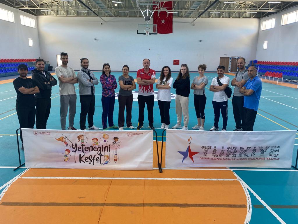 Sportif Yetenek Taraması ve Spora Yönlendirme Milli Eğitim Müdürlüğü 3.sınıf, 4.sınıf ve 5.sınıflarında 11 İlçemizde toplam 25.000 Öğrencimize 04Ocak-16Haziran 2022 tarihleri arasında bitmiştir. <a href="/kasapoglu/">Dr. Mehmet Kasapoğlu</a> <a href="/gencliksporbak/">Gençlik ve Spor Bakanlığı 🇹🇷</a> <a href="/selcukcebi061/">Selçuk Çebi</a> <a href="/AhmetUzgun/">Ahmet Üzgün</a> <a href="/GsbTekirdag/">Tekirdağ Gençlik ve Spor İl Müdürlüğü</a> <a href="/yetenektaramasi/">Sportif Yetenek Taramasi</a>