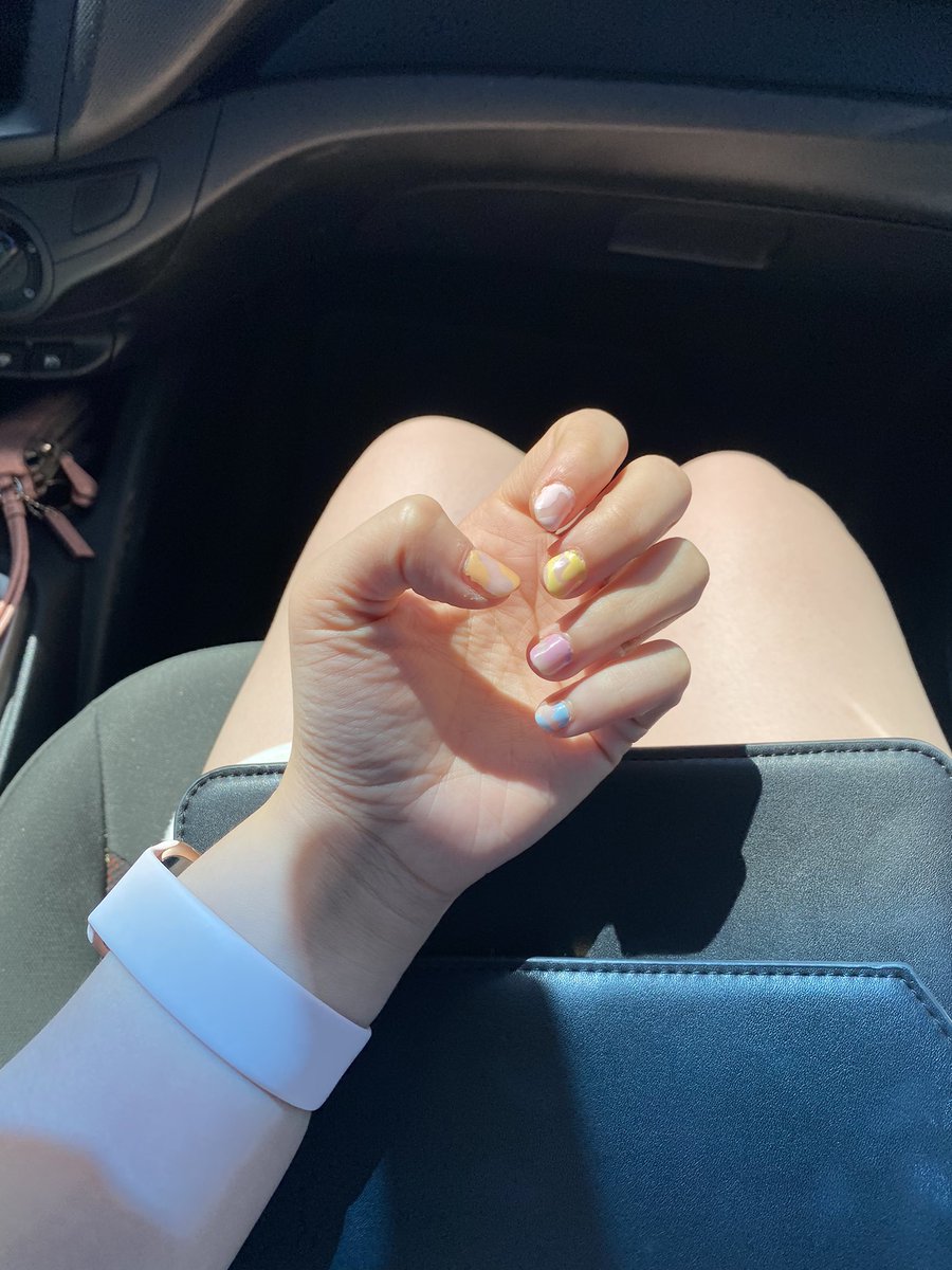 Linhtoyaheart's tweet photo. I miss wearing colorful nails in Tulum actually I miss Tulum https://t.co/DOyApAa6j6