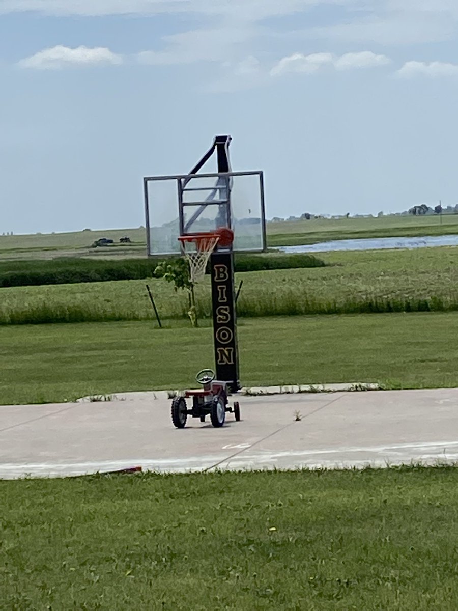 tateeck's tweet photo. Who ever is playing at this court… I’d pull my inner Grant Nelson on them. It would be block central in the middle of dunk city!! 😂😂 #ivegotnext #fiveten #putmeincoach @NDSUmbb @CoachRichman @JoshSash https://t.co/9vxNhLqbZR