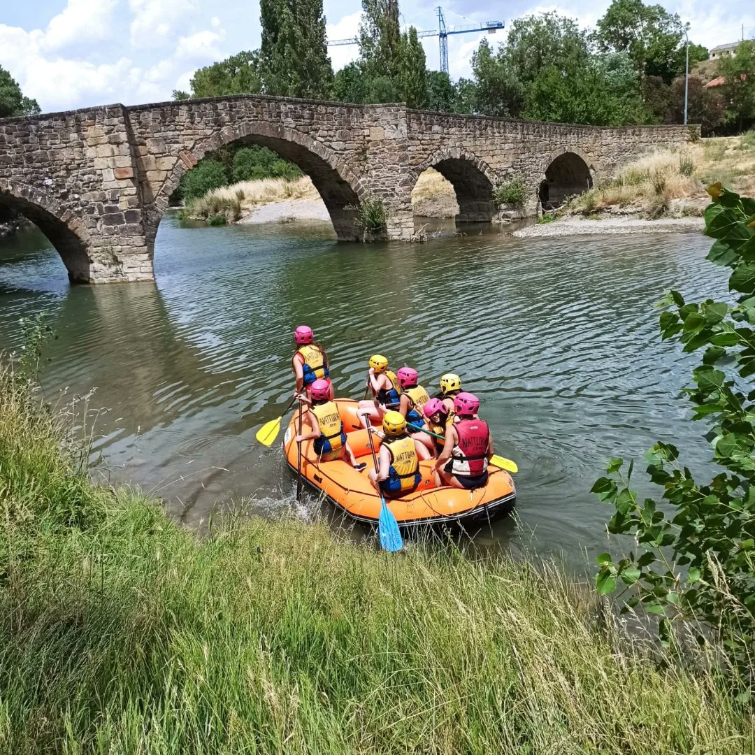 VedrunaPamplona's tweet photo. 🏞 ᑎO ᕼᗩY ᖇíO ᑫᑌE ᑎO ᑕᖇᑌᑕEᗰOᔕ
Fin de curso lleno de actividades al aire libre y deporte.
Juntos, siempre es mejor.
🔄 #AprendizajeActivo
🚀 #InnovaciónPedagógica
🇬🇧 #ModeloExcelenciaBilingüeBEDAPAI
🎓 #BachilleratoDualInternacional
🗽🤲 #LibresYresponsables https://t.co/yiGMz6iTCh