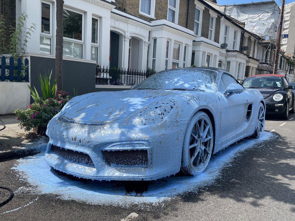 MuscleWash's tweet photo. Snow Foam Is A Pre-Wash Product That Helps To Break Down &amp; Remove Dirt &amp; Grime Which Accumulates On Your Cars Exterior, Making This A Great First Step To Washing A Dirty Car Safely 💪🧼

#Mwsuperwash #supercars #supercarsoflondon #cars #carporn https://t.co/vYkFx5VMYp