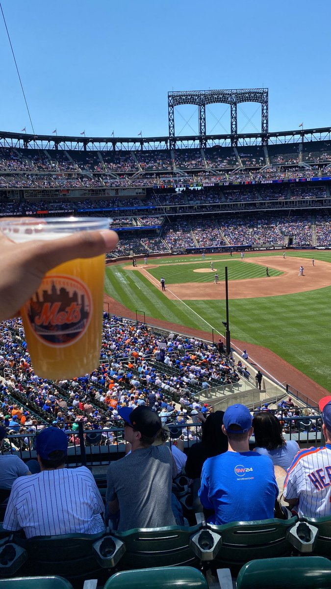 QeisyyPooh's tweet photo. Day Games with the broski @AllenSharma #LGM https://t.co/fCuOLAVuJa