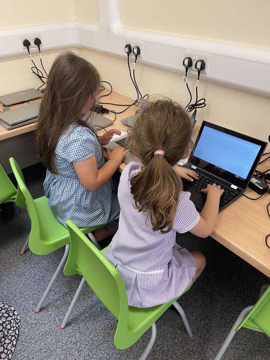 MrsCookYear1's tweet photo. Year 1 explored typing, logging on and logging off #themillcomputing https://t.co/WiW5LpKfay