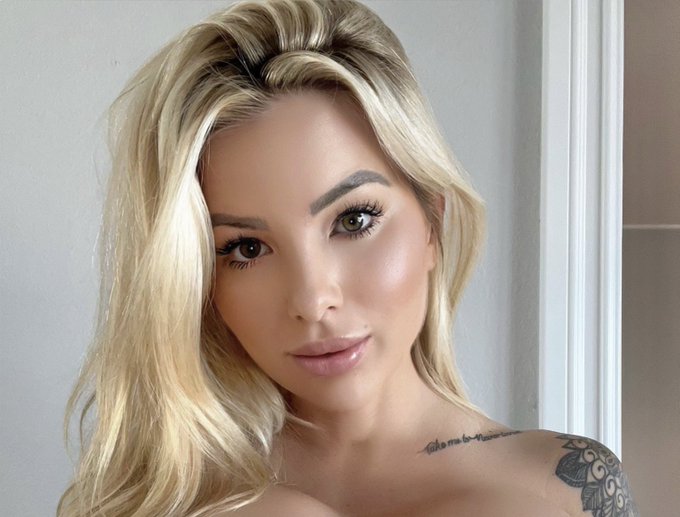 Hi what&rsquo;s your name? 💛💛 https://t.co/edjU1mL2Zk