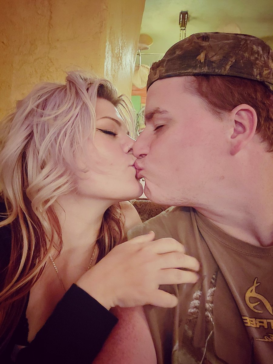 bigandyummy921's tweet photo. Couple content available 🥵🥰 
#buyers #seller https://t.co/FvqyaRp8YN