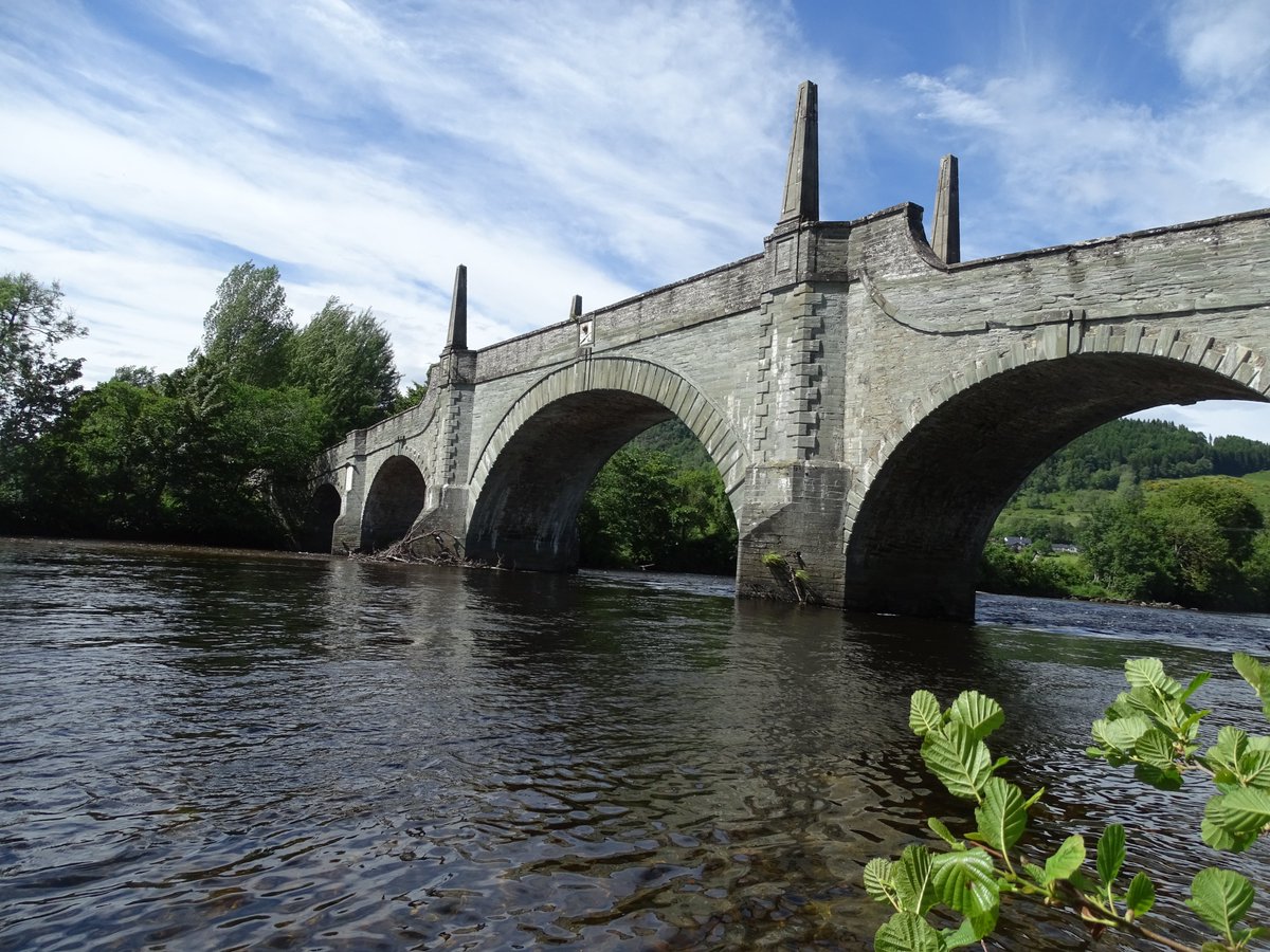 BillHarvey2's tweet photo. As promised, the magnificent Wade's Bridge in Aberfeldy. He built 2000 bridges around the highlands and this cost more than all the rest put together.
work started Jan 1733 by opening quarries and felling trees for piles etc. They put a carriage across without parapets in October https://t.co/sMuziAZW7F