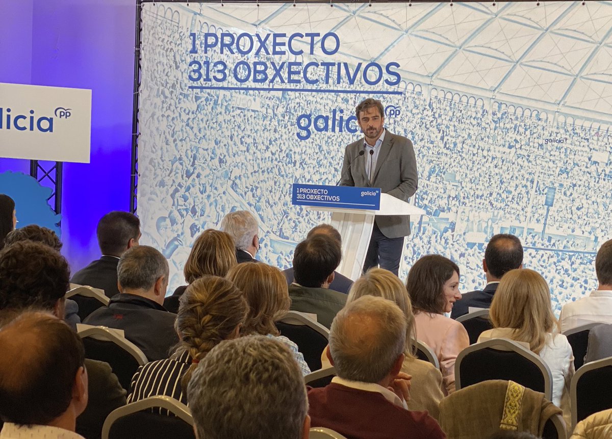 DiegoCalvoPouso's tweet photo. Se o traballo ben feito trae as súas recompensas, como sucedeu onte en #Andalucía, aquí en #Galicia temos que manter a nosa folla de ruta: escoitar moito e traballar máis para resolver os problemas dos galegos. Seguimos! #HaiPartido #XuntaDirectiva @ppdegalicia https://t.co/HduOQqWCtC