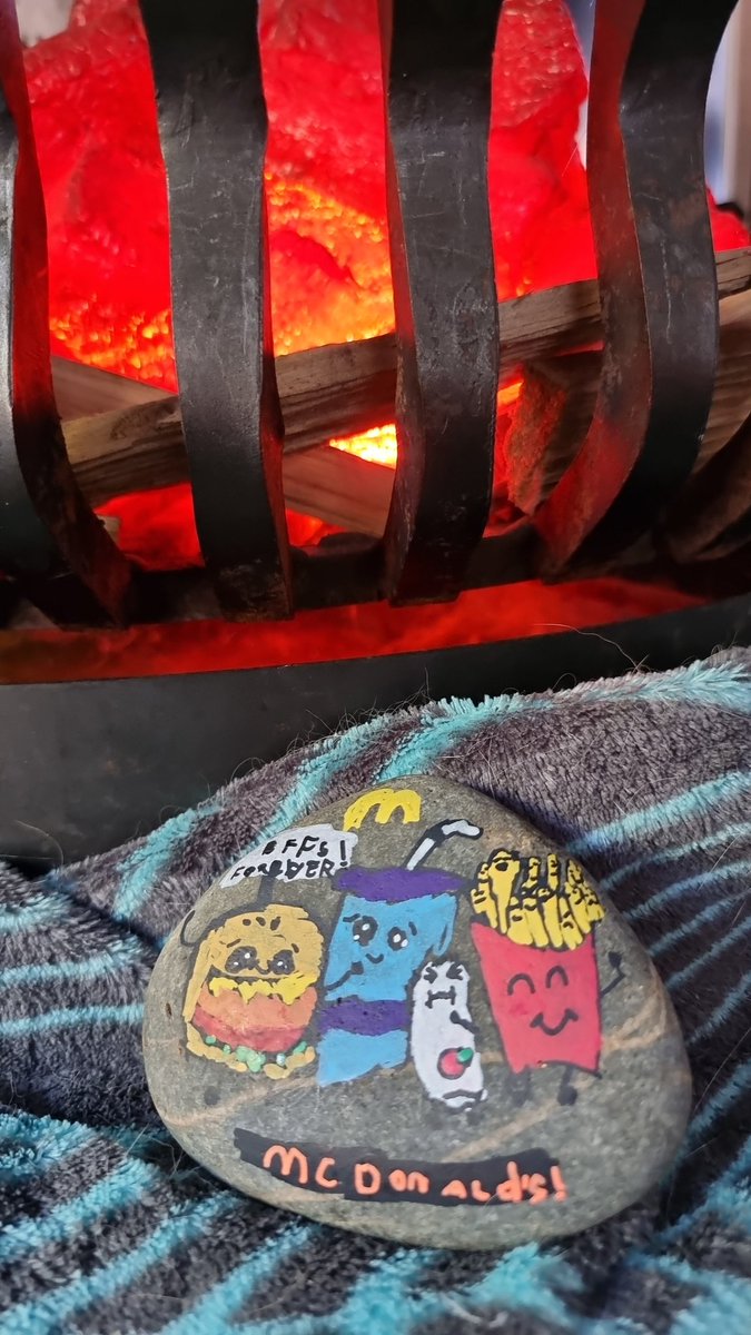 Ons zoontje is een #kei in #happystones maken. Deze moest ik wel even met jullie delen. Wie houdt er niet van een <a href="/McDonalds/">McDonald's</a>?

#zwerven #stones #2907