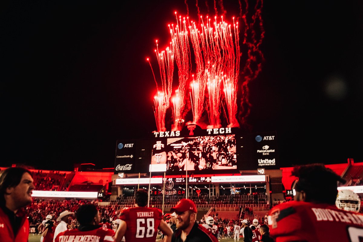 TexasTechFB's tweet photo. RŦ if you're excited for field storming, touchdown cheering, Matador Song singing, victory bell ringing, fireworks booming, tortilla throwing Saturdays at Jones AT&amp;T Stadium

7️⃣5️⃣ days until kickoff! https://t.co/X6YKHFi95j