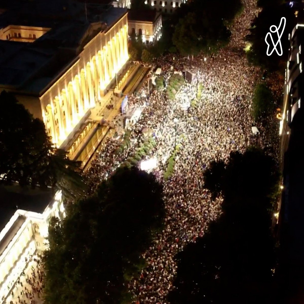 Something absolutely breathtaking is happening in my beloved #Georgia🇬🇪 right now! 

Dear #EU, this is us! We will never surrender the rotten #Russian claw that is desperately trying to drag us into the swamp we barely managed to escape! Please, believe in us! 🇪🇺🇬🇪