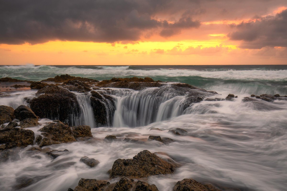 TheNatureTweets's tweet photo. Thor’s Well #Oregon https://t.co/GEd3iL0smv https://t.co/LRjcoIt0Kt https://t.co/kQiHCd9s8O