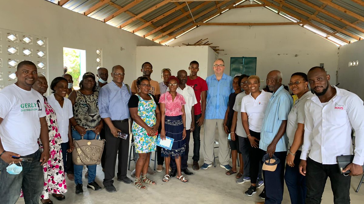 HaitiPapyrus's tweet photo. Visite du projet MAIS, Sud Haïti, par Sébastien Carrière, 
@diploseb Ambassadeur du Canada en Haïti
#agriculture #mais #haricots
#MARNDR @canadahaiti https://t.co/5rrBTqbVd8