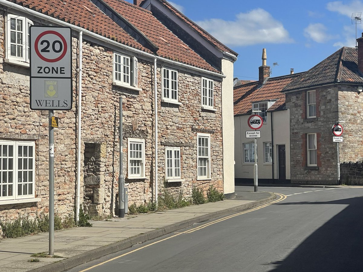 This beautiful historic town with narrow streets has a 20mph central zone and well-signposted weight limits. We should be able to have this in Stamford &amp; similar places in Lincolnshire.