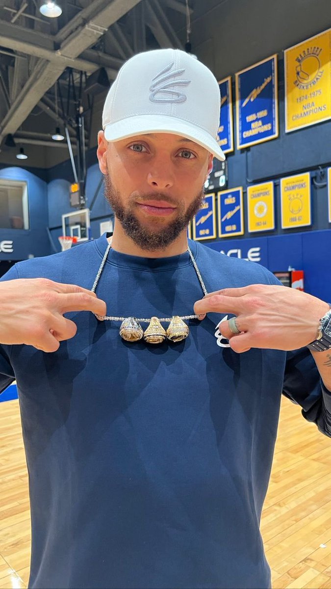 WarriorsHub's tweet photo. These are the vibes today 💍💍💍💍

#GoldBlooded #Warriors #DubNation https://t.co/QoCawLb0Xk