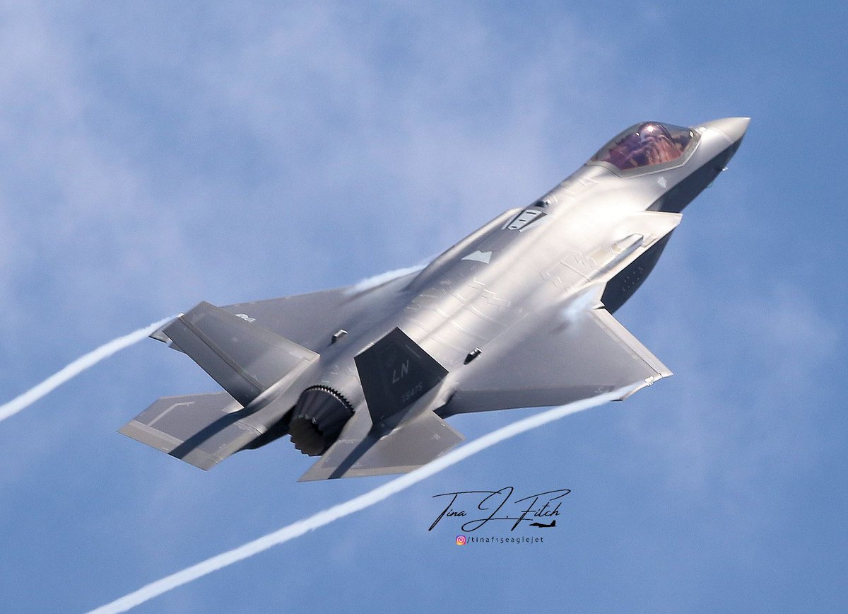 F15EagleJet's tweet photo. Shine brighter! @48FighterWing 
#495th #valkyries #lakenheath #48thfighterwing #f35 #lightning #AvGeek #fighterjet #canonphotography #militaryaviation #owntheskies #WeAreLiberty #fighterjet #militaryjet #picoftheday #readyaf #militarylife https://t.co/Z6KK0EJCgG