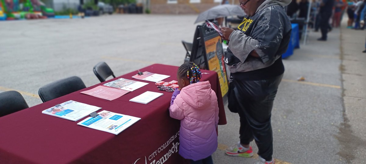 KKCRecruiterKH's tweet photo. Enjoyed time at Something Good in Englewood Resource Fair in the beginning of June. They gave away free computers for families in attendance and a space for kids to play. It was great to be a vendor on this day and even with the rain starting stopping we remained.  @KKCEnrollment https://t.co/ZoC5iS78P5