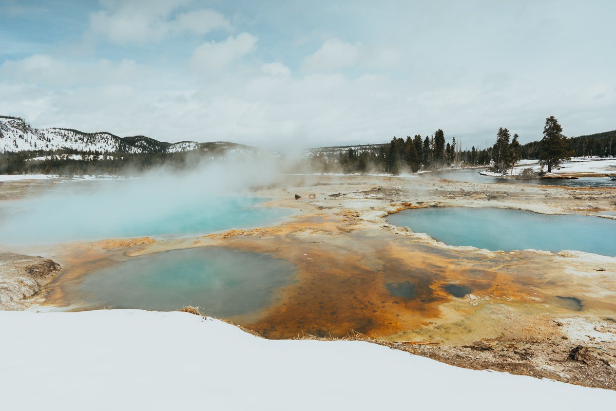 thejosephchoi's tweet photo. Colors of Yellowstone. #wyoming https://t.co/HW9FL2OLvj