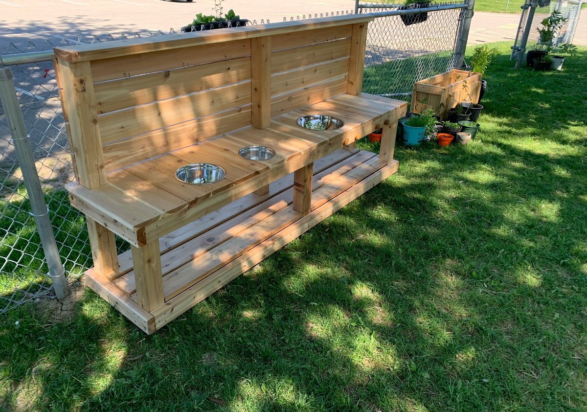 ThinkCedar's tweet image. Ontario Public School built these fantastic mud kitchens from discounted wood from our Cedar Specialty Shoppe for their Kindergarten class. They turned out beautifully thinkcedar.com
#cedarlumber #cedarspecialtyshoppe   #schoolcedarproject #southernontario #thinkcedar