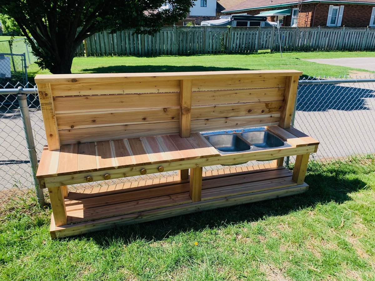 ThinkCedar's tweet image. Ontario Public School built these fantastic mud kitchens from discounted wood from our Cedar Specialty Shoppe for their Kindergarten class. They turned out beautifully thinkcedar.com
#cedarlumber #cedarspecialtyshoppe   #schoolcedarproject #southernontario #thinkcedar