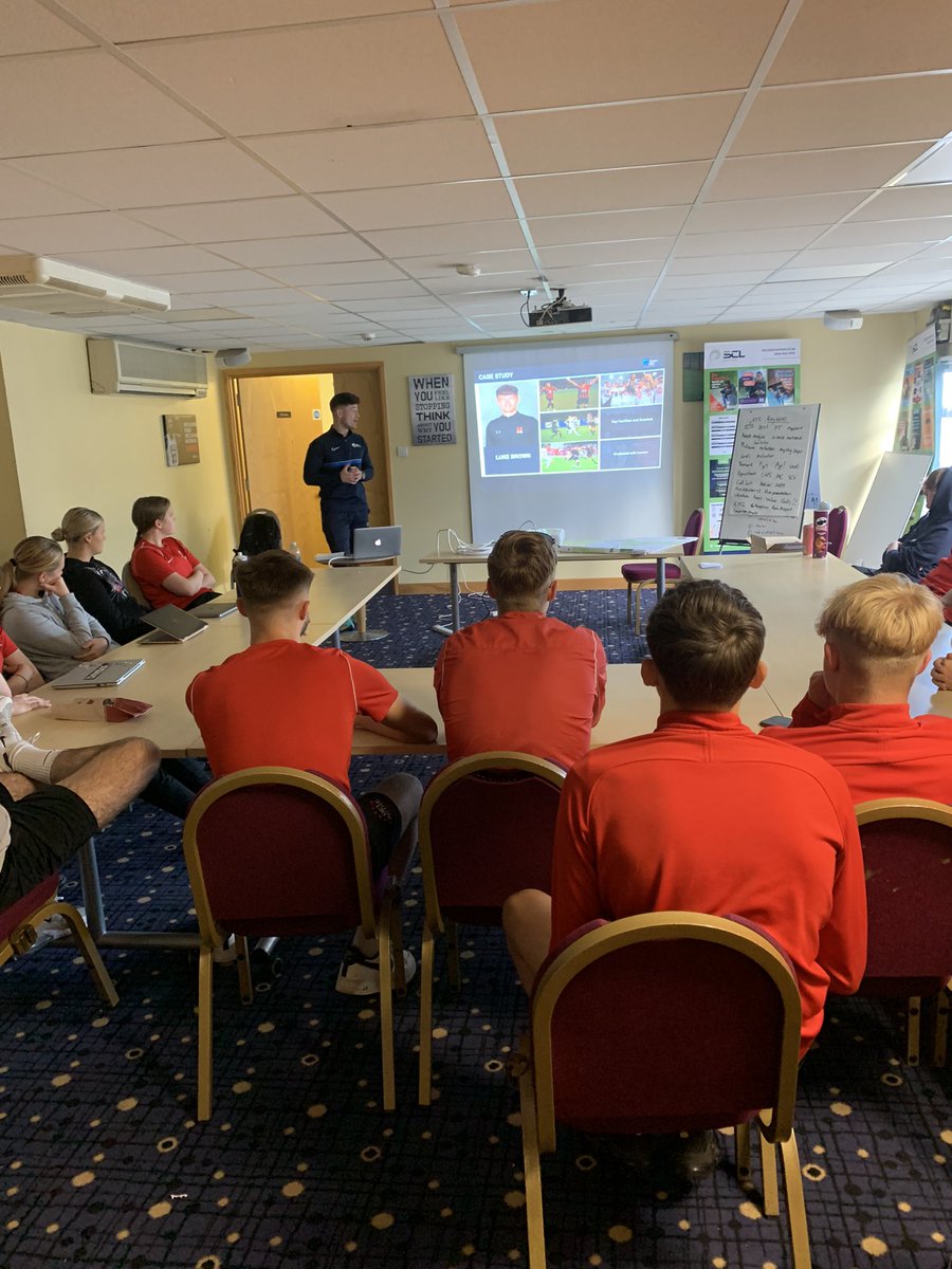 Great to have Luke from @FutureEliteS  in with us today talking all things American Scholarship. Some new ideas for exit routes for our students. 

#Pathway #Scholarships #Bracknell