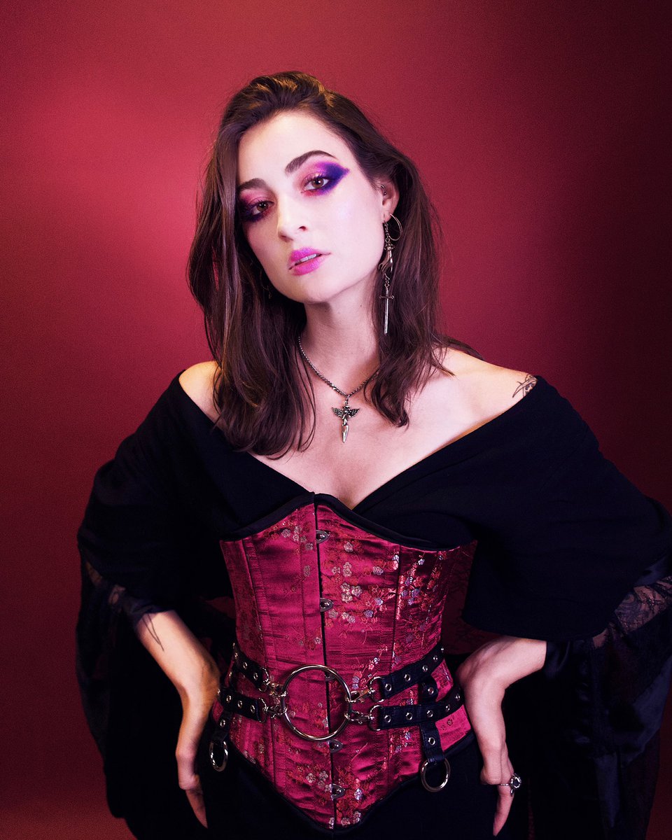 llynksmusic's tweet photo. Two new songs within the next two weeks ❤️‍🔥6.23 w @CARV_R_ AND 7.1 w @iamdryve ! AND a new artist photo🌹

#synthpopmusic #retrowave #carvr #dryve #synthwave #llynks #llynksmusic https://t.co/HibVn4XYbt
