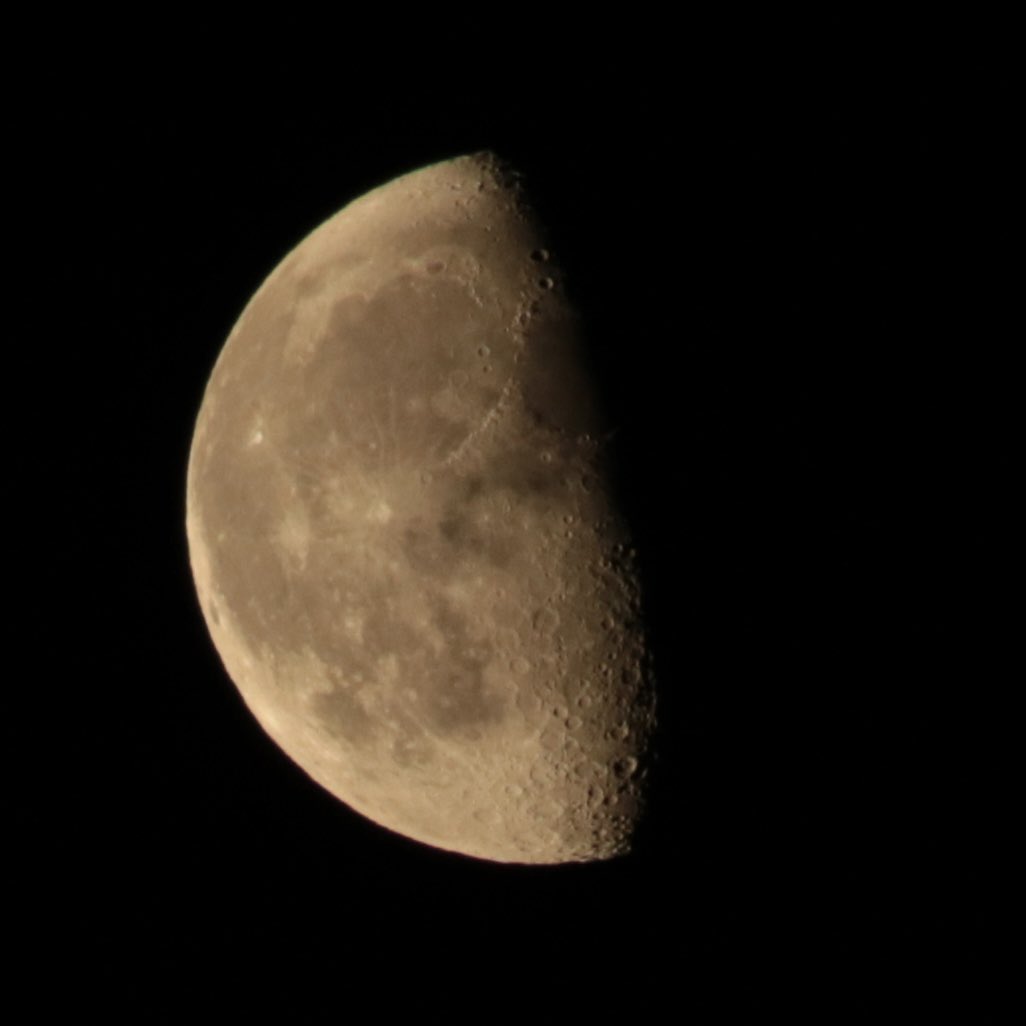 La lune sur le Salève ce 20 Juin 2022 "The Dark Side of the Moon" par Pink Floyd avec: 
Breathe (in the air) ou Money 

#geneve #genevebynight #thedarksideofthemoon #soundscape #swissdj #loungedj #dj #nighttimephotography #moonlight #photography #astronomy #summernights