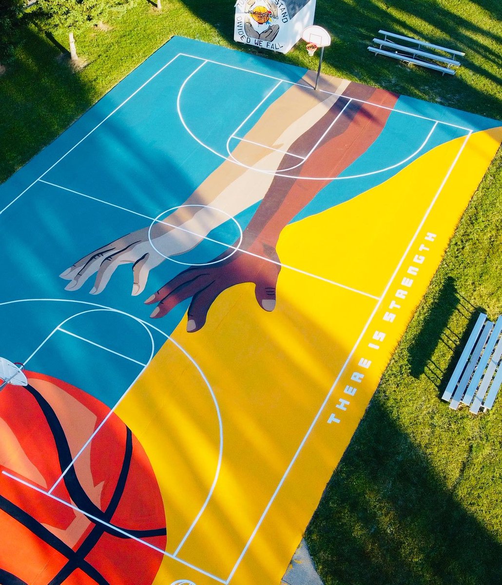 Jamiersen's tweet photo. Yesterday I was blessed to unveil “Where there is Unity, There is Strength” 🫱🏽🫱🏾🏀🫲🏽🫲🏾 our first of 3 @Leaderqlty x @DetroitPistons Mural courts to be designed and painted over the next 18 months in my Hometown of FLINT, MICHIGAN. ✨🧡! https://t.co/yDVDuKcPqc