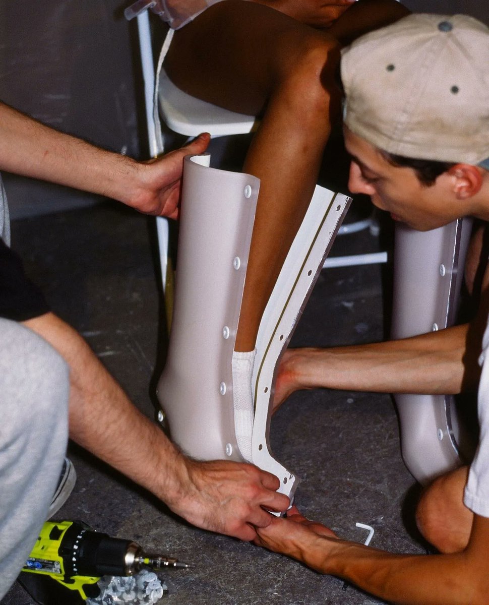 cortexcreatives's tweet image. FASHION: Mold boots by Elena Velez X MRPH Design from their collaborative Spring 2022 Show.⁠

⁠The boots are assembled/disassembled around the foot each time they are worn, with custom bolts holding the two halves together.

Photography: Tania Diego