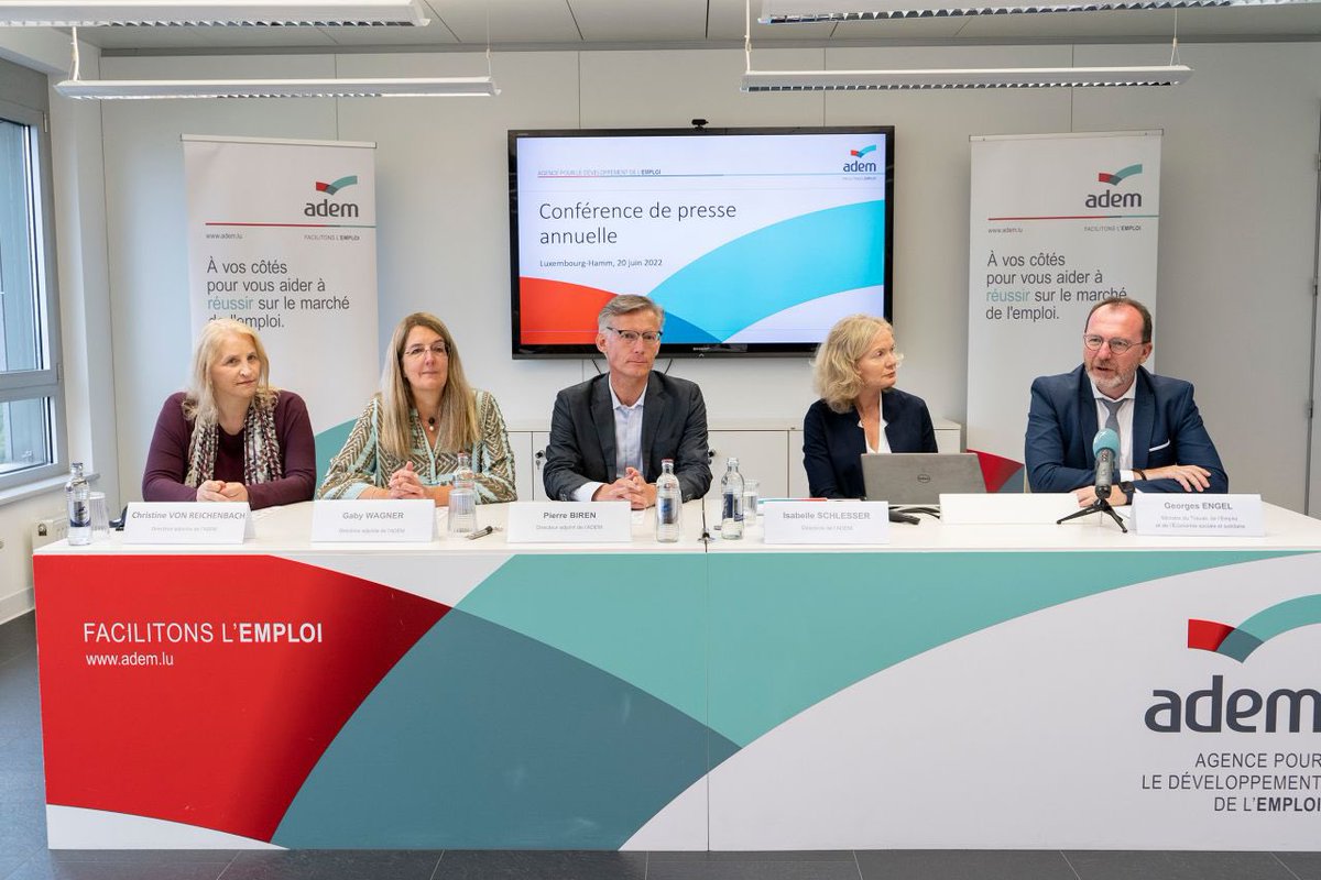 Presentatioun vum Joresrapport vun der <a href="/ADEM_Luxembourg/">ADEM</a> zesumme mam Minister <a href="/georges_engel/">Georges Engel</a>. Fir dee ganze Communiqué 👉 gd.lu/7tNzbm