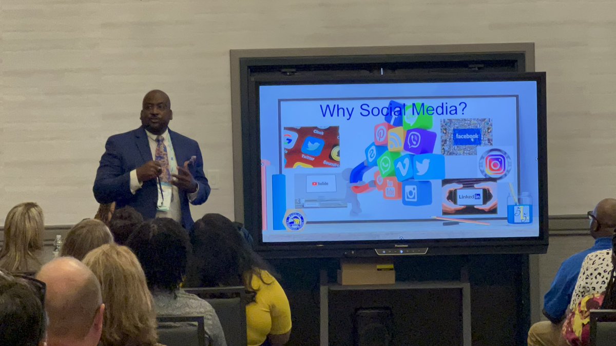 Instant Ideas Presentation was fast and engaging. Thank you <a href="/SCASAnews/">SCASA</a> for allowing me to share how to use social media to communicate w/ parents &amp; promote your school. #BOLDisAChoice #SCASAi3